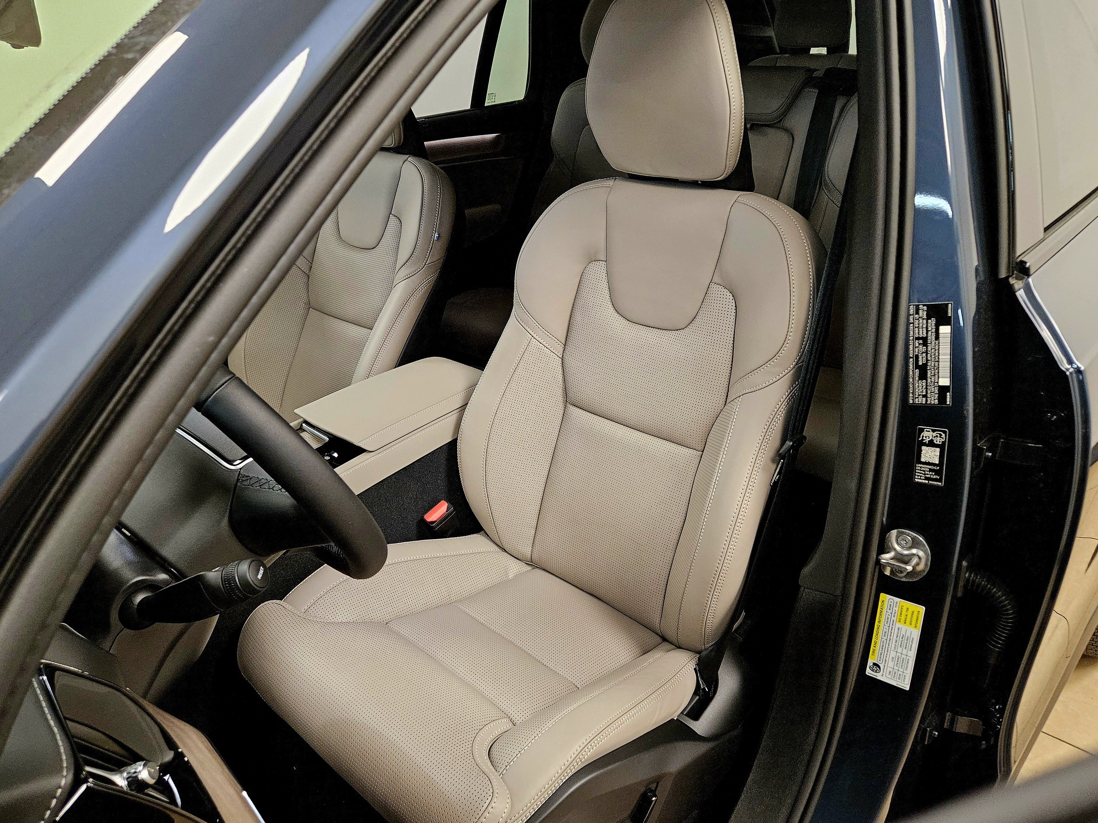New 2026 Volvo XC90 B6 Ultra w/ Protection Package image 43