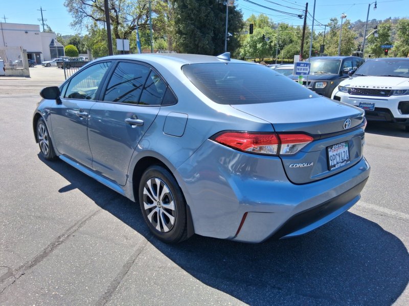 Used 2021 Toyota Corolla LE FWD image 4
