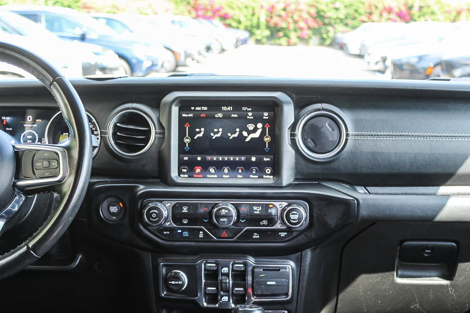 Used 2022 Jeep Wrangler Unlimited Sahara image 13