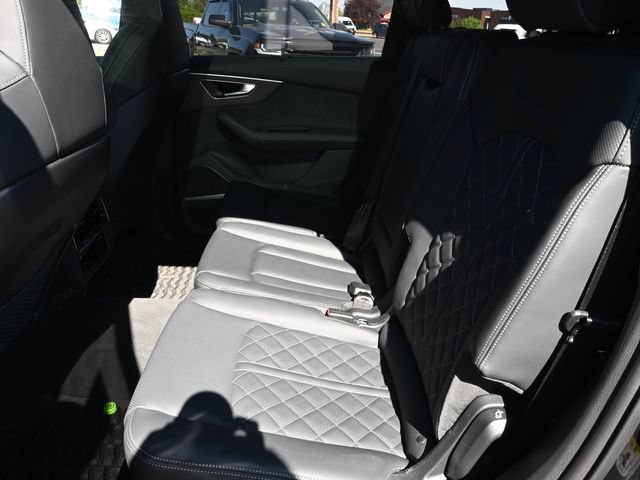 Used 2025 Audi SQ7 Premium Plus AWD/4WD image 6