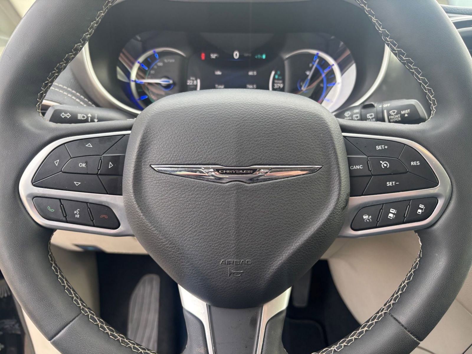 Used 2023 Chrysler Pacifica Touring-L image 29