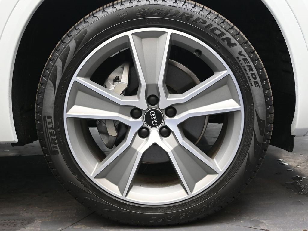 Certified 2025 Audi Q5 2.0T Premium w/ Convenience Plus Package image 10