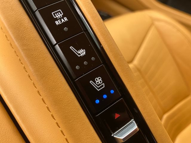 Used 2021 Chevrolet Corvette Stingray Premium Conv w/ Z51 Performance Package RWD image 32