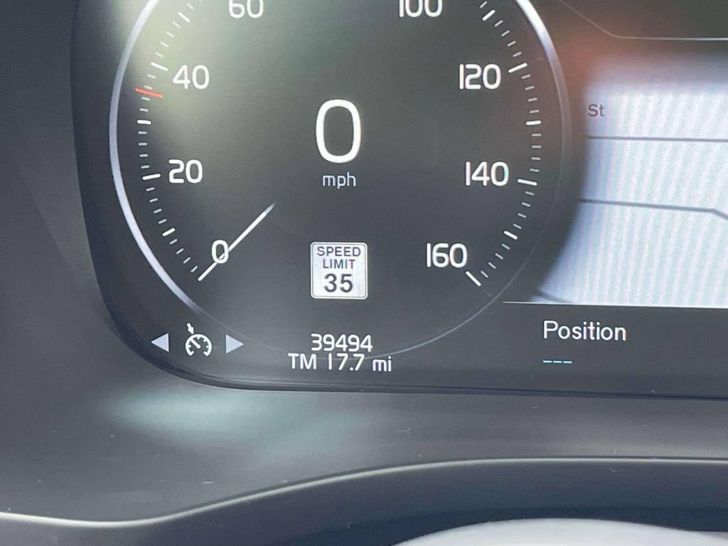 Used 2019 Volvo XC60 T5 Momentum w/ Multimedia Package AWD/4WD image 26