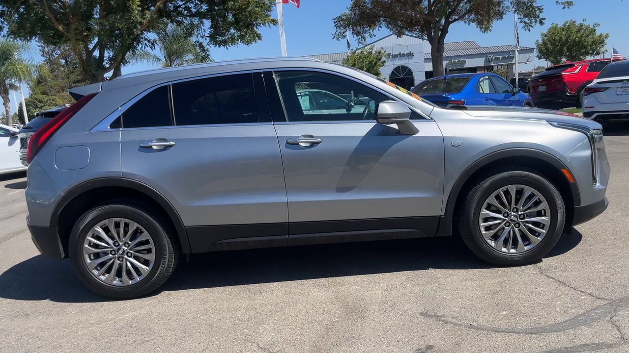 Used 2025 Cadillac XT4 Premium Luxury FWD image 8