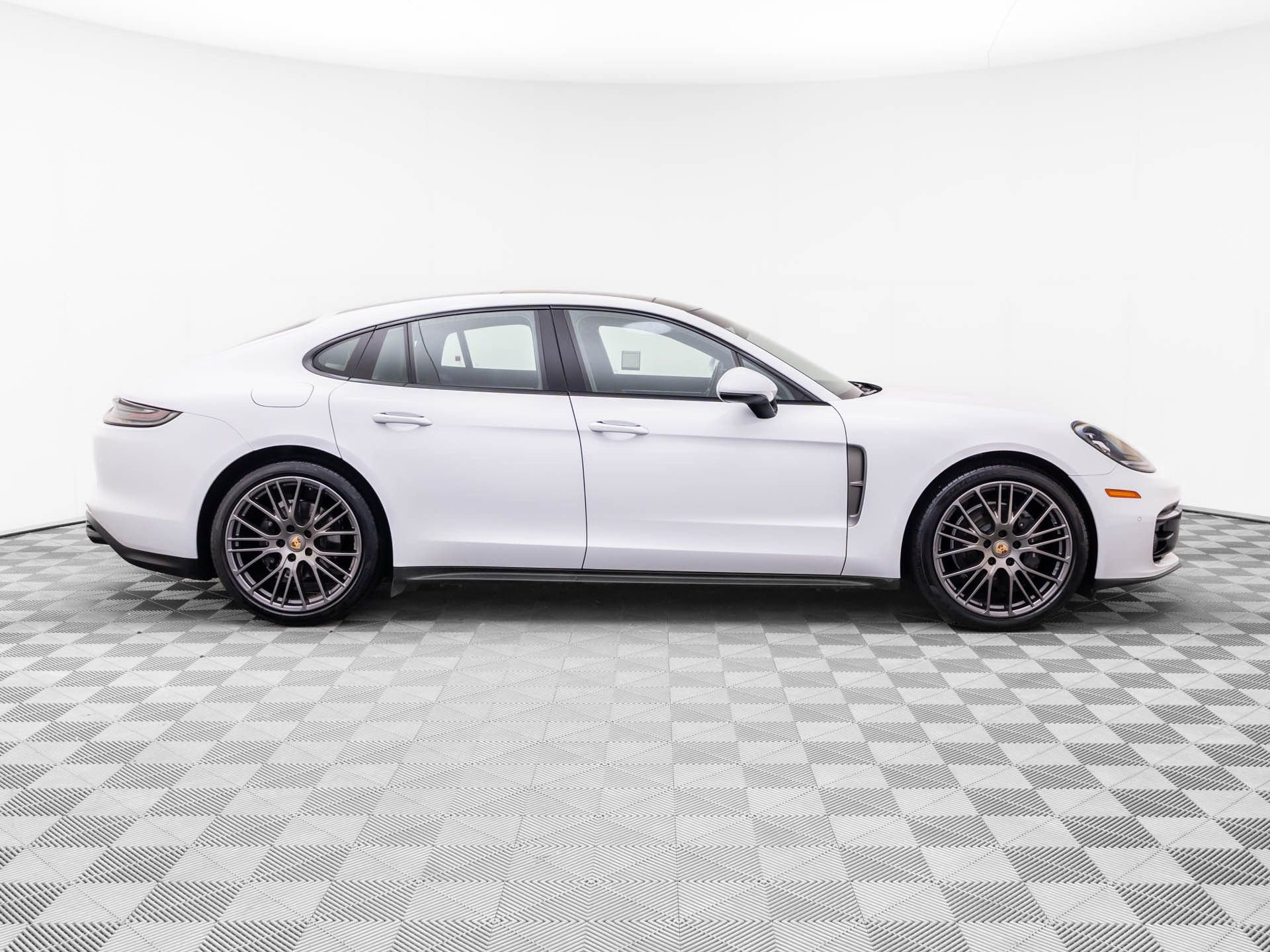 Certified 2023 Porsche Panamera Platinum Edition image 7