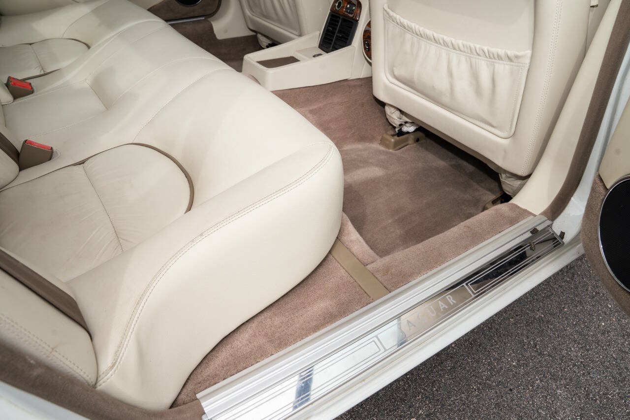 Used 1998 Jaguar XJ8 L RWD image 32
