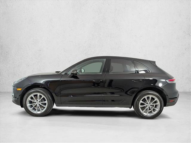 Certified 2025 Porsche Macan image 2