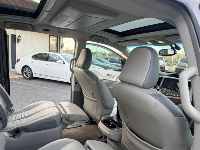 Used 2013 Toyota Sienna Limited w/ Premium Pkg FWD image 17