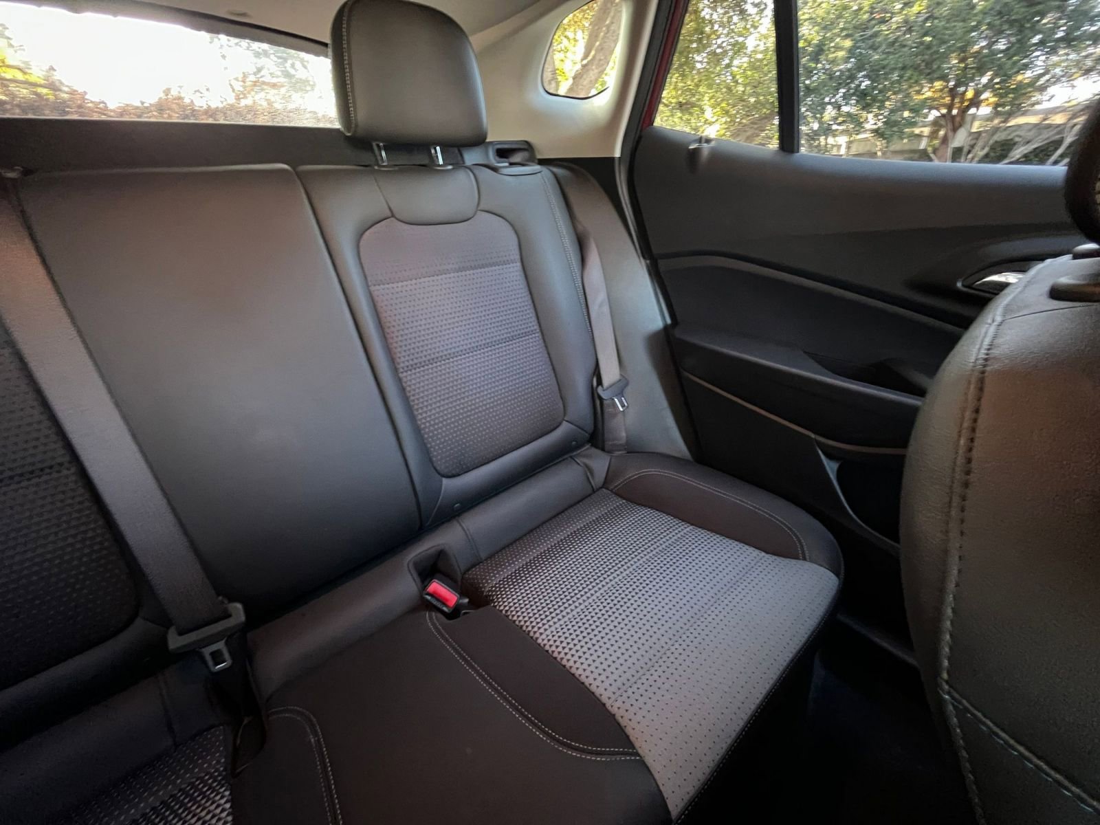 Used 2025 Chevrolet Trax LT image 35