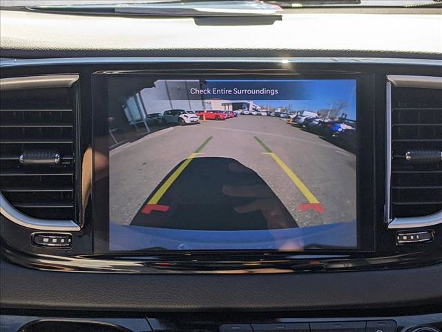 Used 2025 Chrysler Pacifica Select image 14