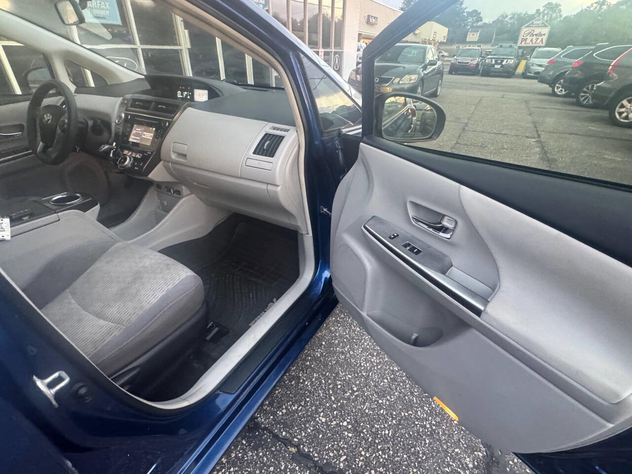 Used 2015 Toyota Prius V Five image 17