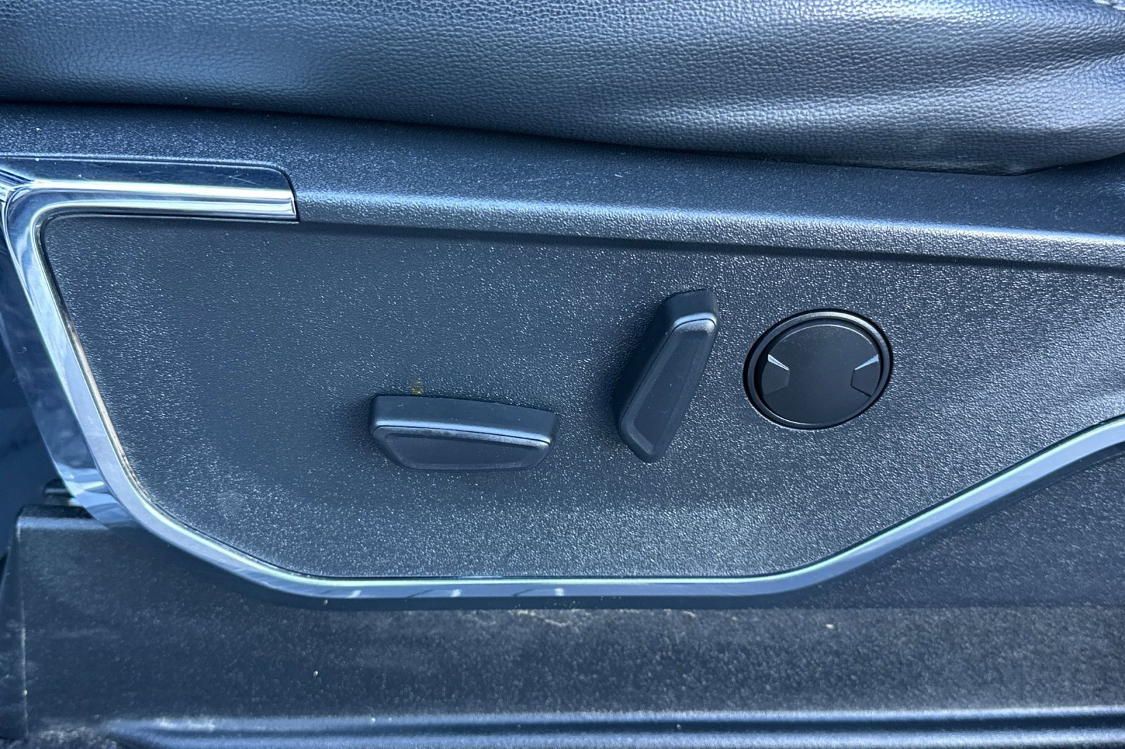 Used 2024 Ford F250 Lariat w/ Sport Appearance Package image 14