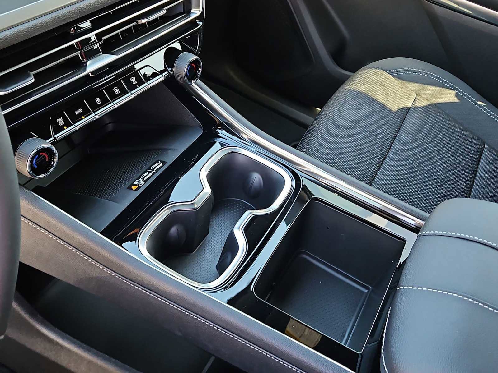 New 2026 Chevrolet Traverse LT w/ Driver Confidence Package image 20