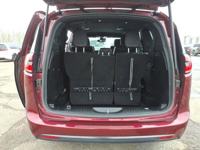 Used 2022 Chrysler Pacifica Touring-L w/ S Appearance Package image 14