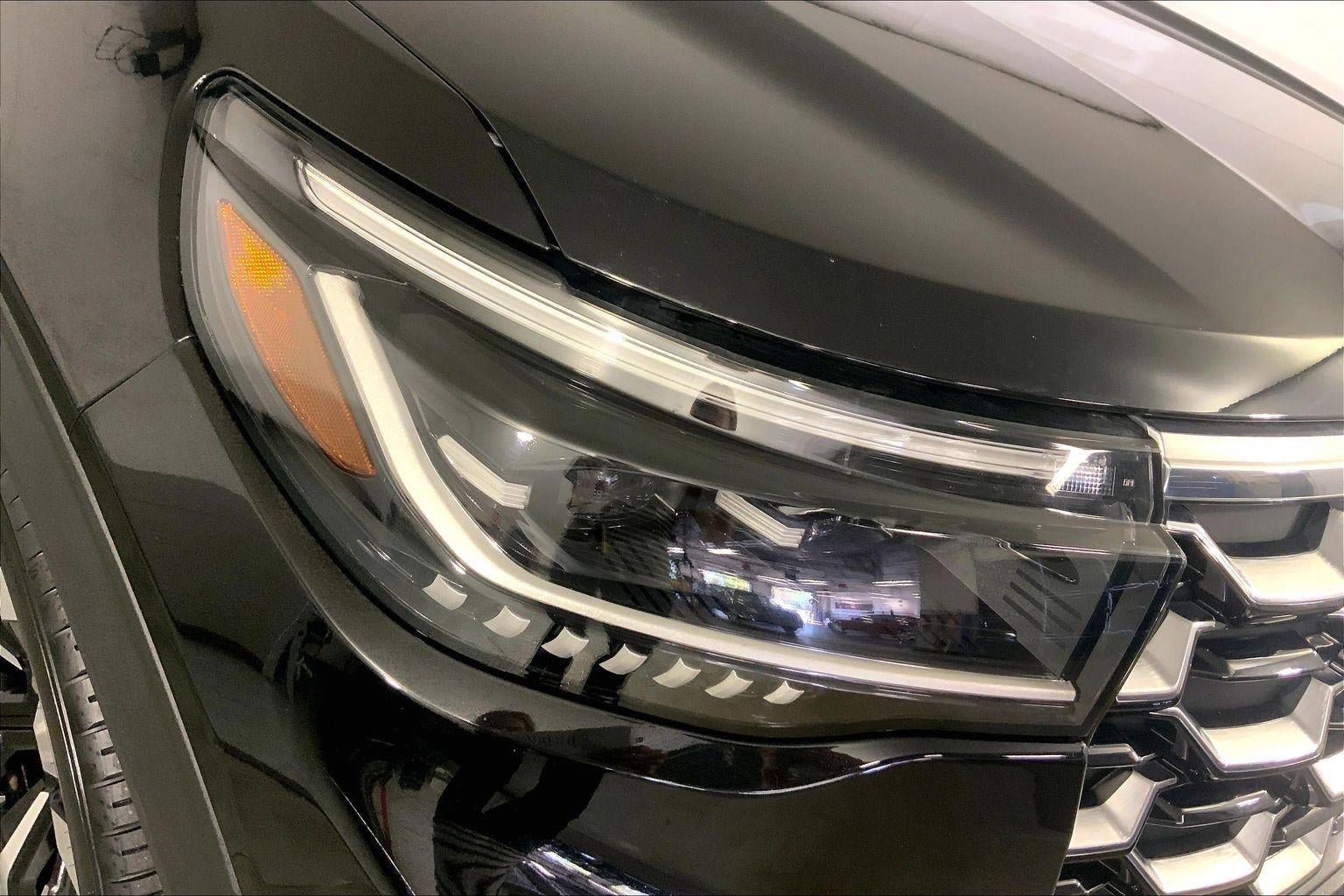 Used 2025 Ford Explorer Platinum w/ LUX Leather Package AWD/4WD image 26
