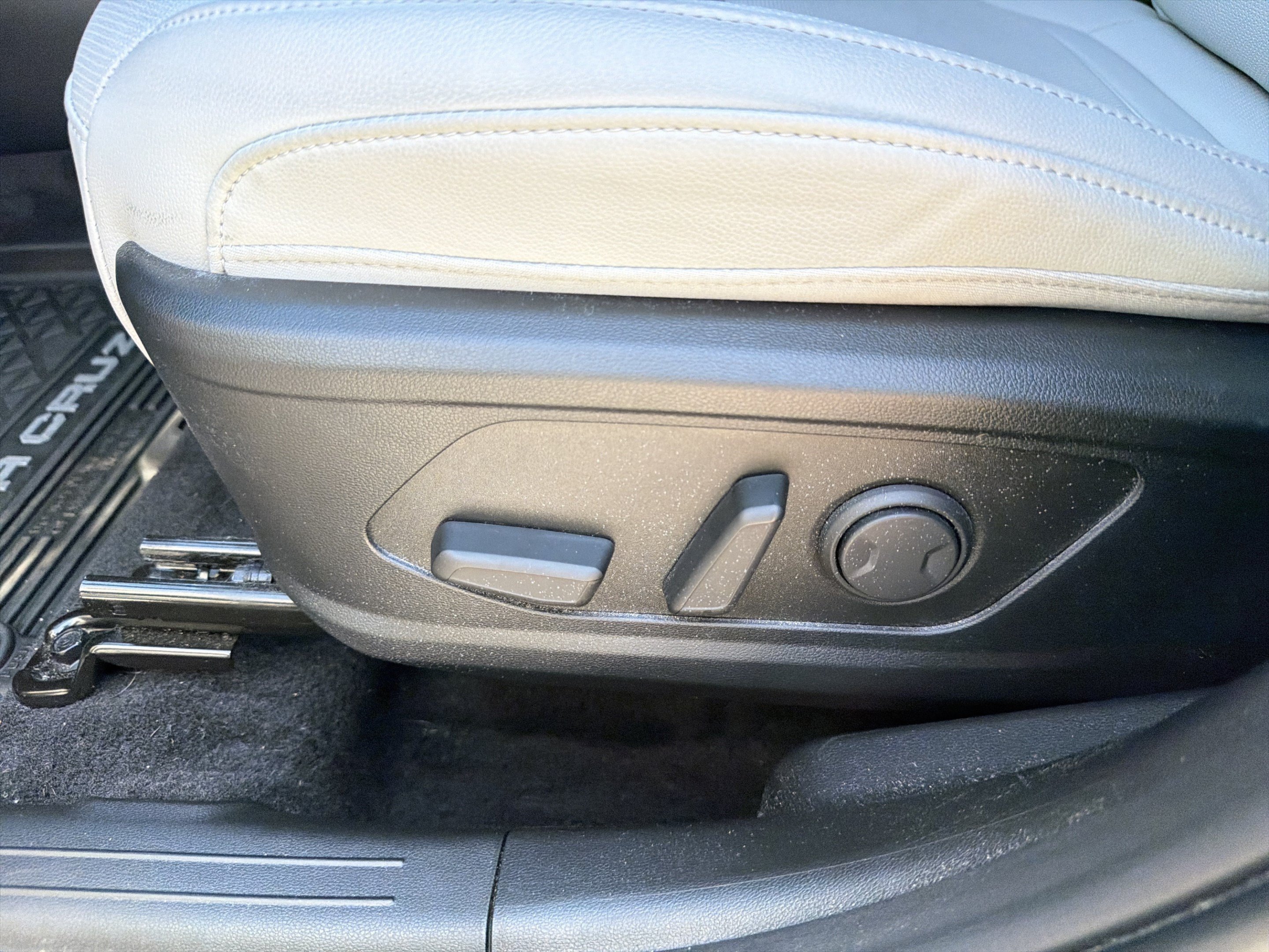 Certified 2025 Hyundai Santa Cruz SEL FWD image 25