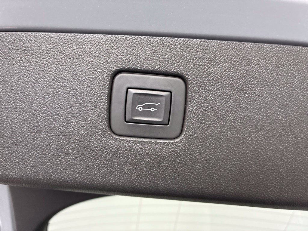 Used 2025 Buick Envista Sport Touring w/ Experience Buick Package FWD image 31