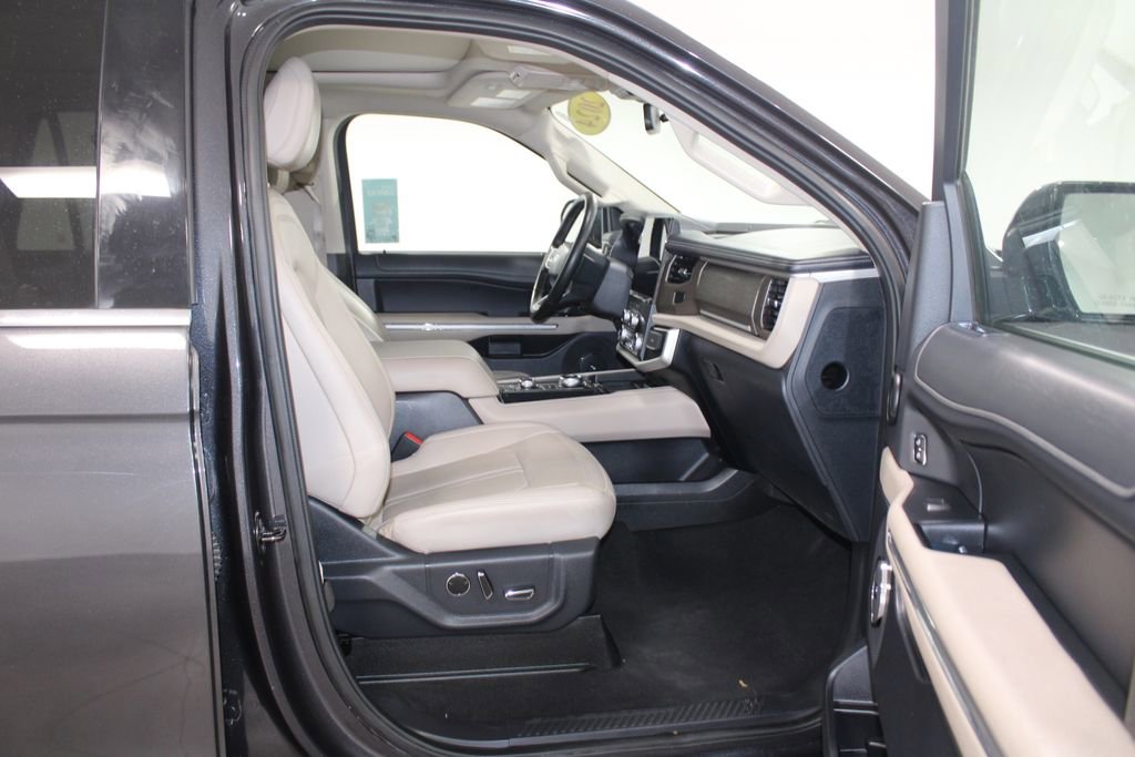 Used 2024 Ford Expedition Limited image 32
