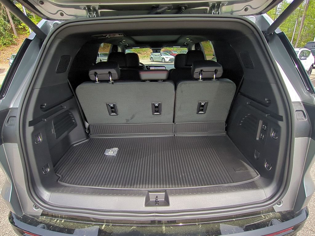 Used 2026 Chevrolet Traverse RS image 34
