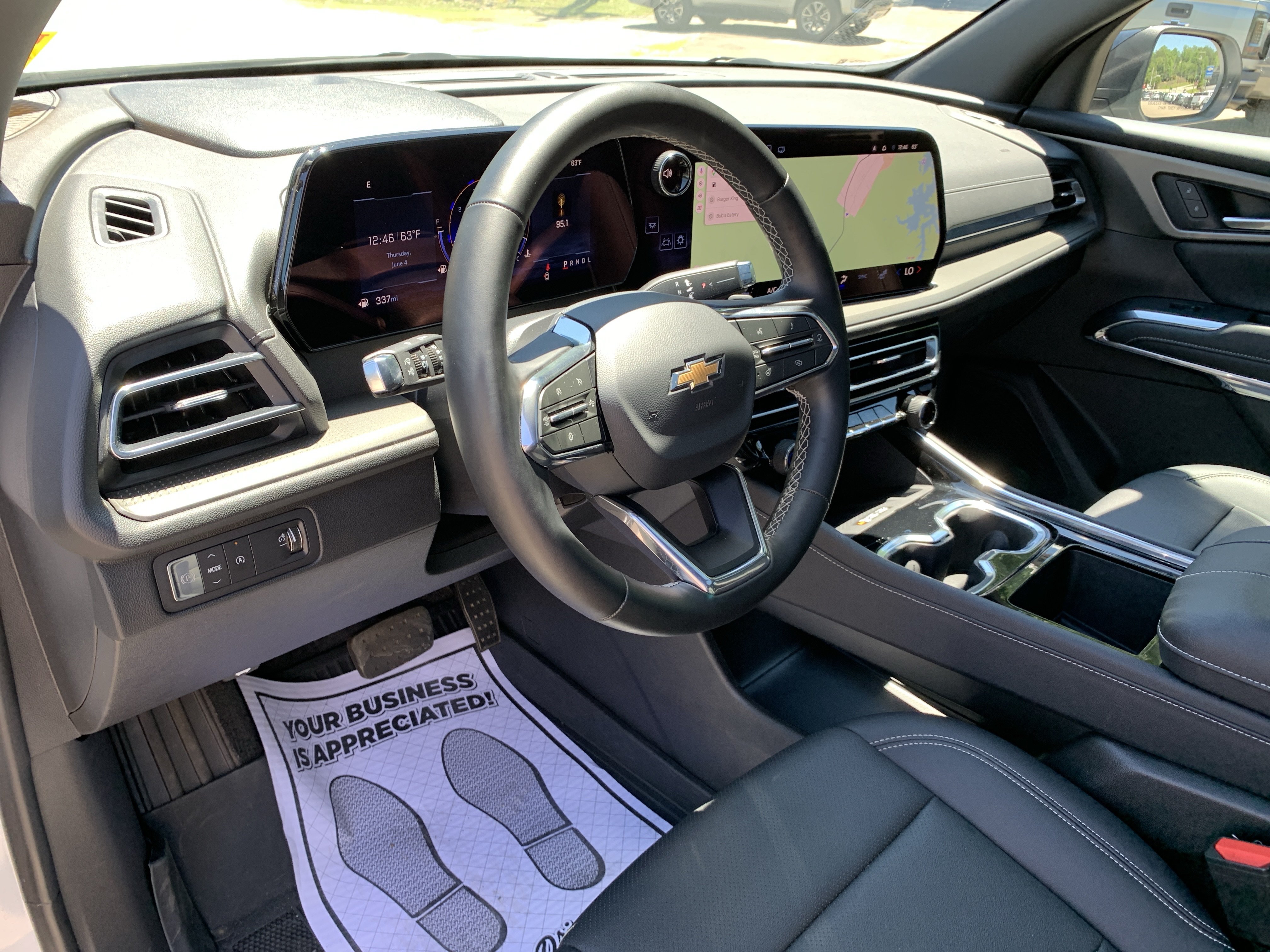 Used 2025 Chevrolet Traverse LT w/ Sun and Wheel Package FWD image 13