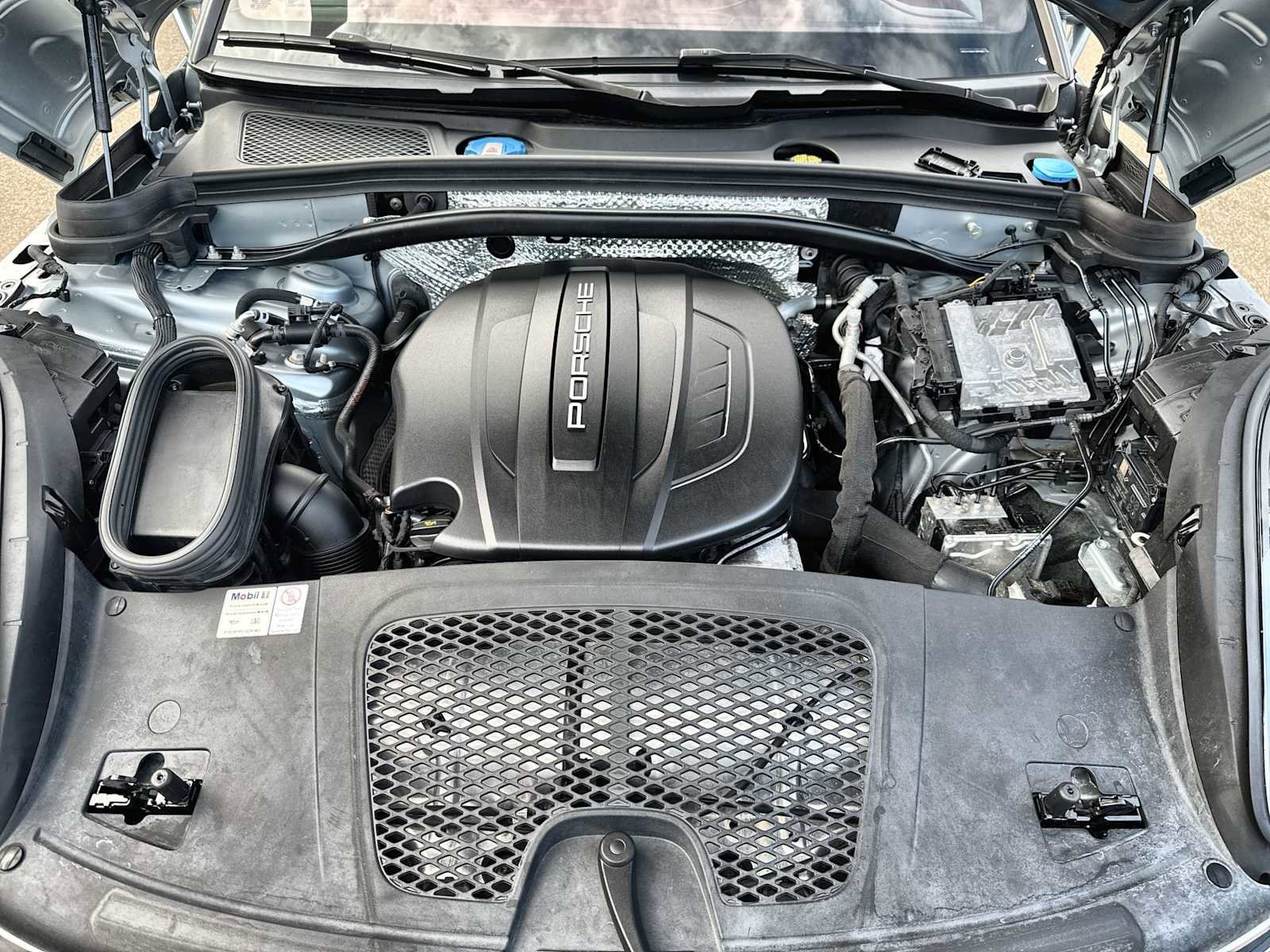 Used 2020 Porsche Macan image 13