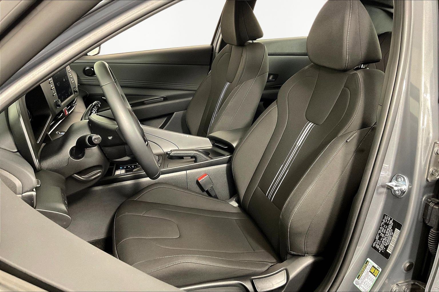 Certified 2025 Hyundai Elantra Sport image 20