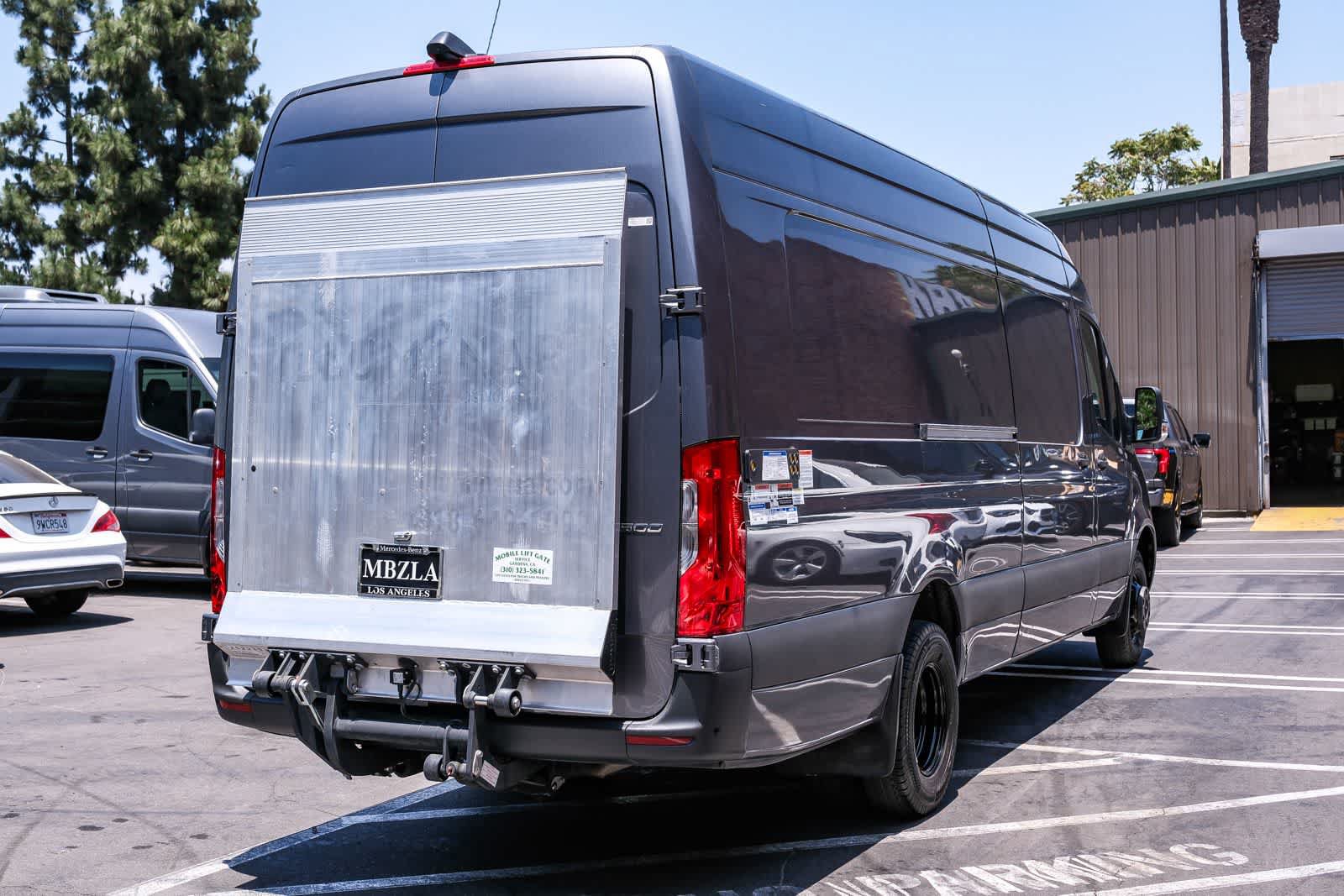 Used 2023 Mercedes-Benz Sprinter 4500 image 2
