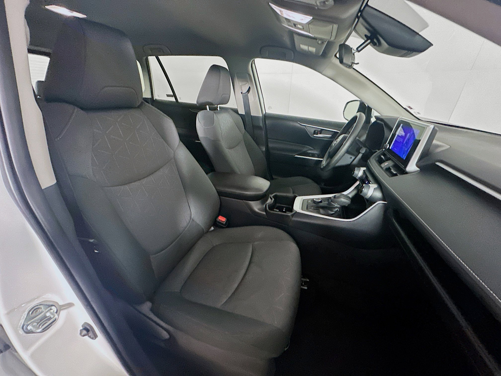 Used 2024 Toyota RAV4 XLE image 31