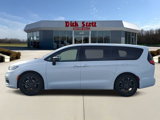 New 2026 Chrysler Pacifica Select FWD image 4