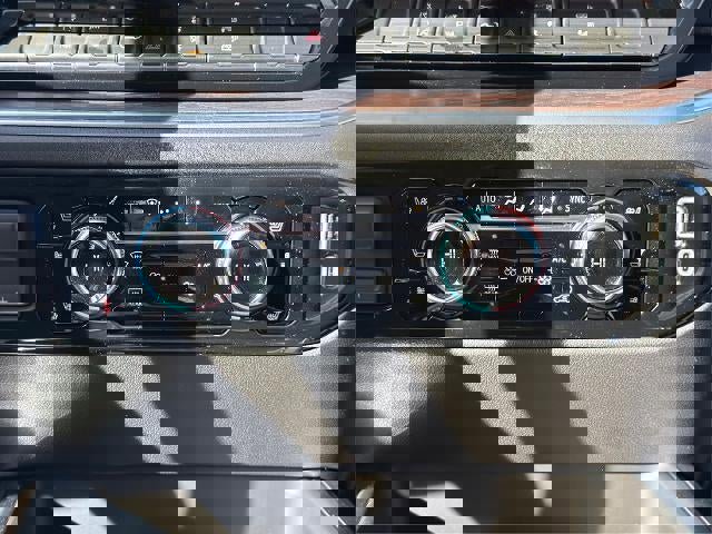 New 2026 GMC Sierra 2500 SLT w/ SLT Premium Package AWD/4WD image 15