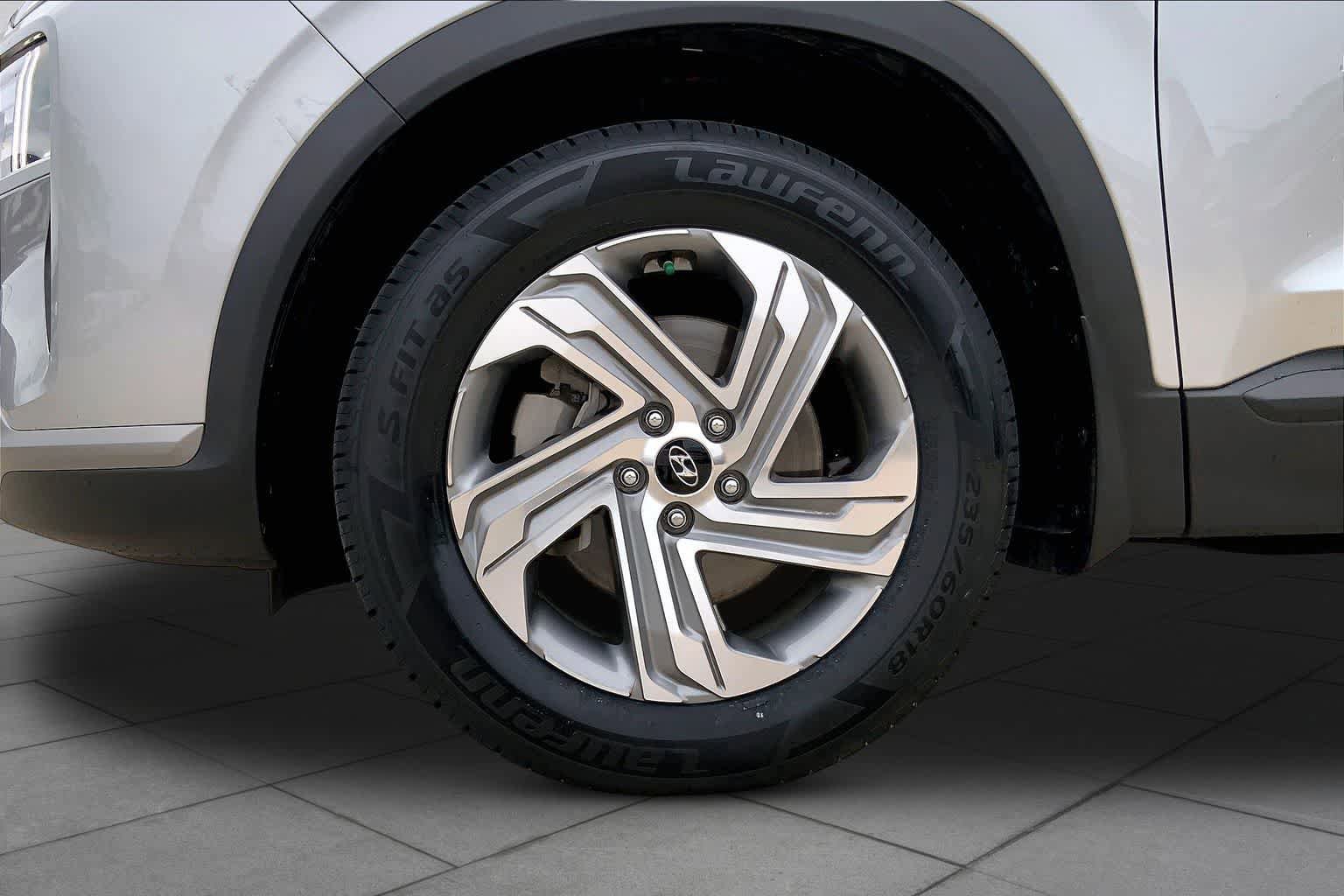 Used 2023 Hyundai Santa Fe SEL FWD image 11