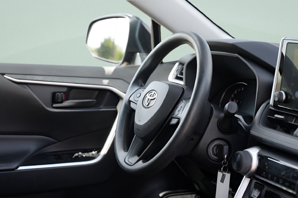 Used 2024 Toyota RAV4 LE AWD/4WD image 12