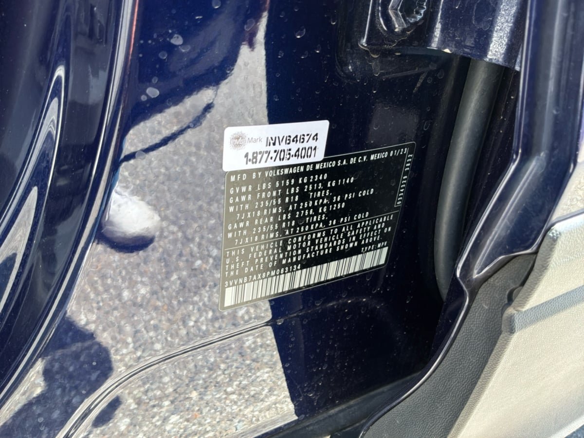 Used 2023 Volkswagen Tiguan SE w/ Panoramic Sunroof Package FWD image 24