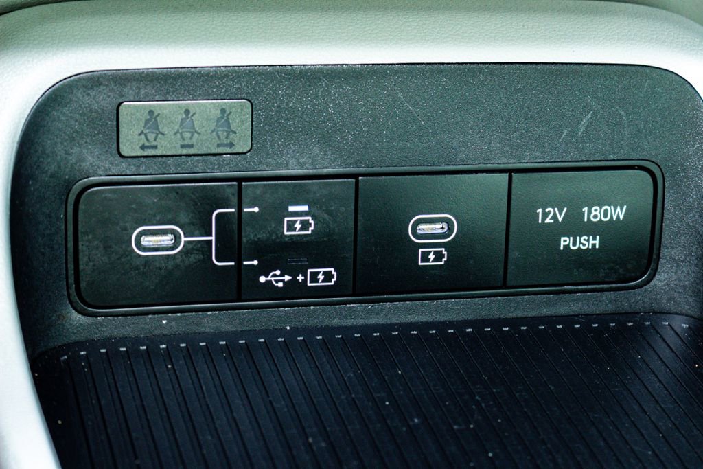 Used 2024 Hyundai Kona SE image 17