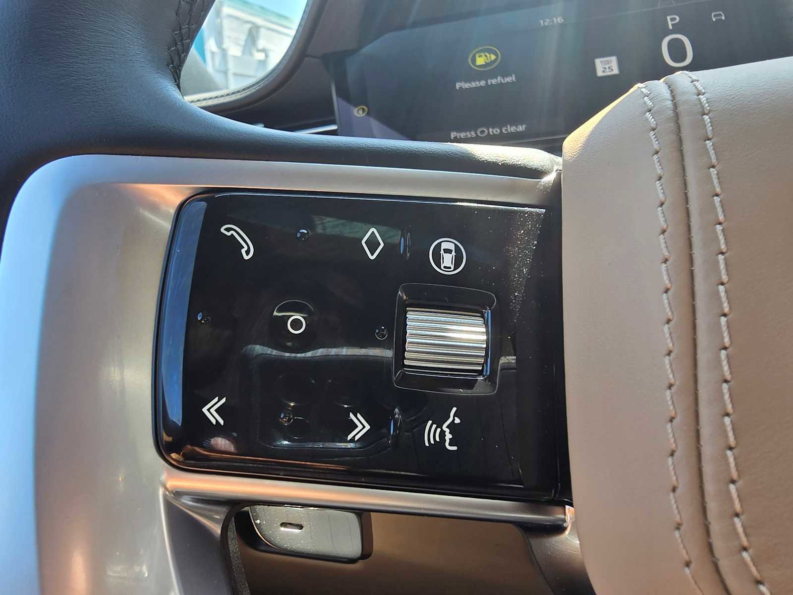 New 2025 Land Rover Range Rover Long Wheelbase SE image 32