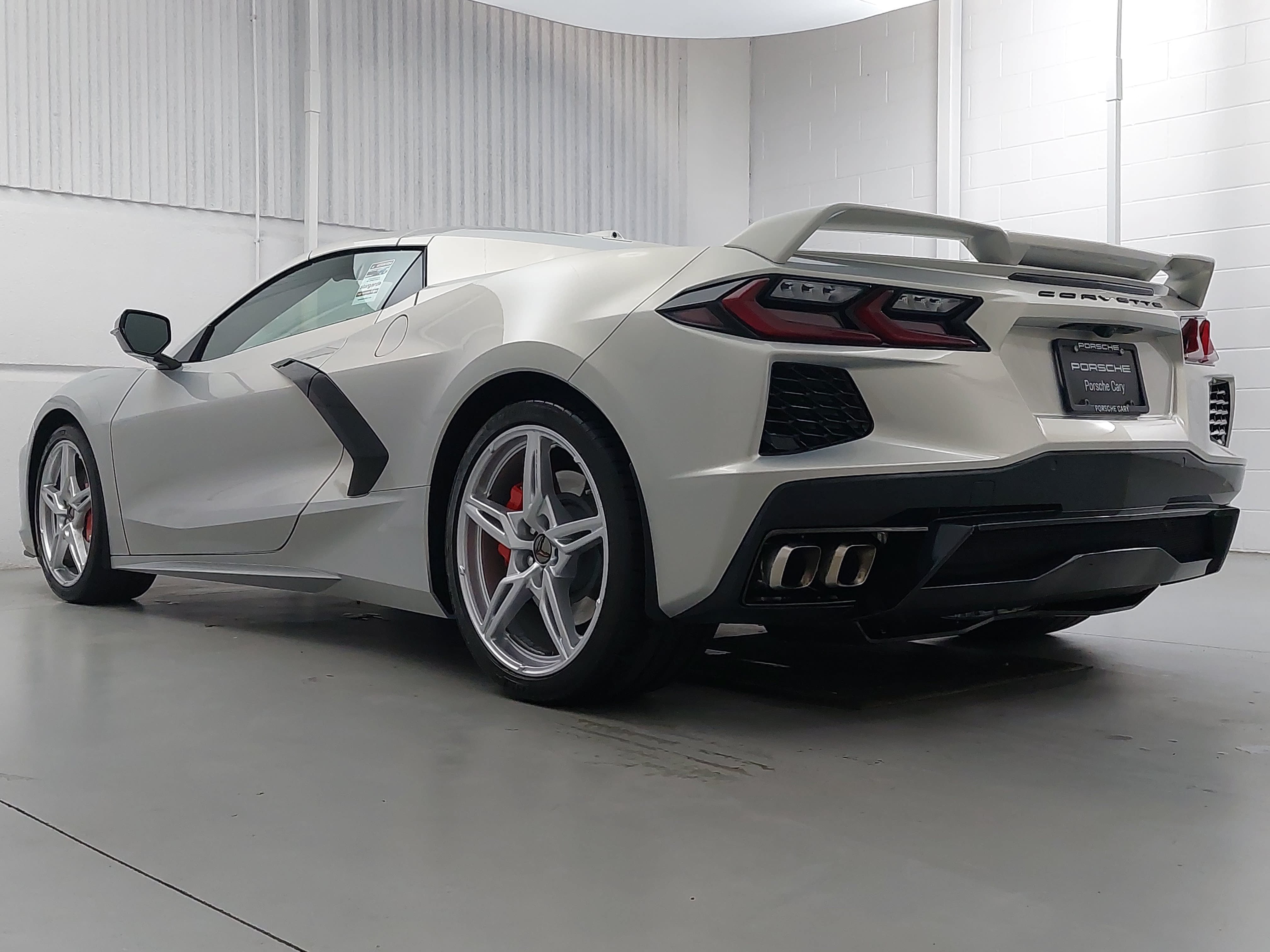 Used 2023 Chevrolet Corvette Stingray Preferred Conv w/ Z51 Performance Package RWD image 3