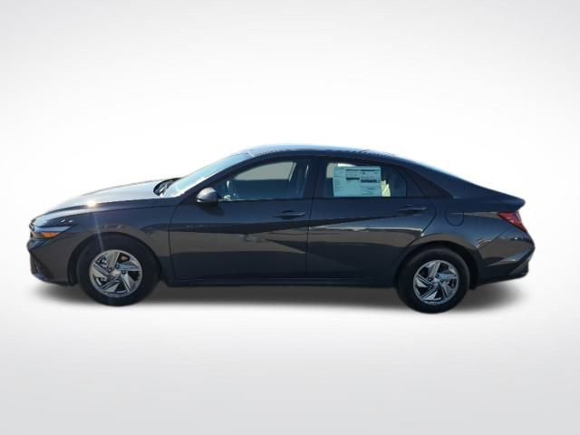 Used 2025 Hyundai Elantra SE FWD image 8