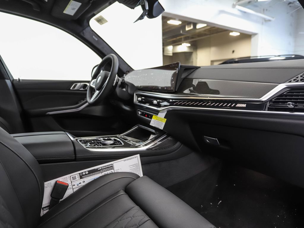 Used 2025 BMW X7 M60i image 34