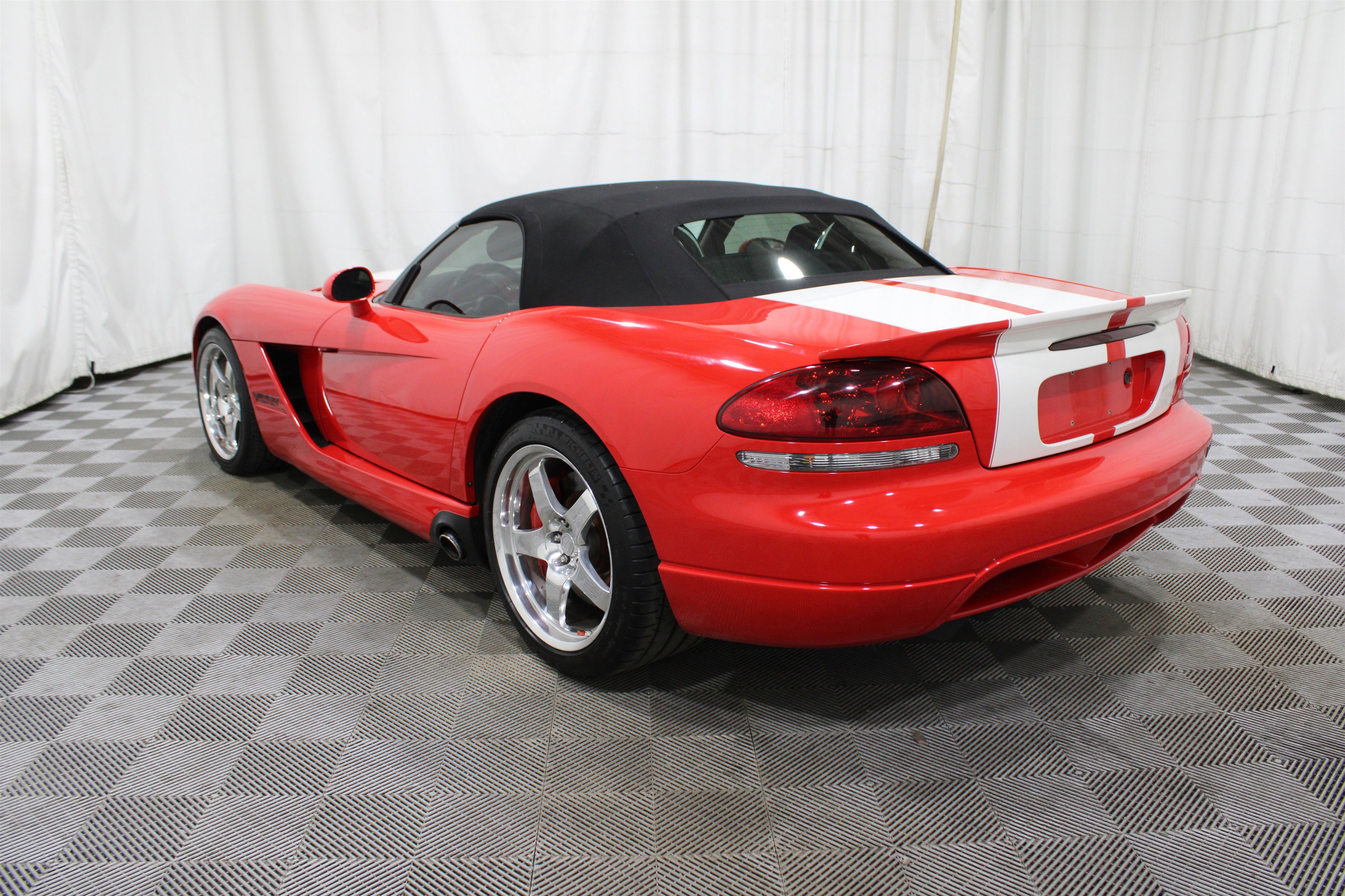 Used 2004 Dodge Viper SRT-10 RWD image 18