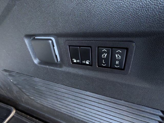 Used 2023 GMC Yukon XL AT4 w/ AT4 Premium Package AWD/4WD image 36