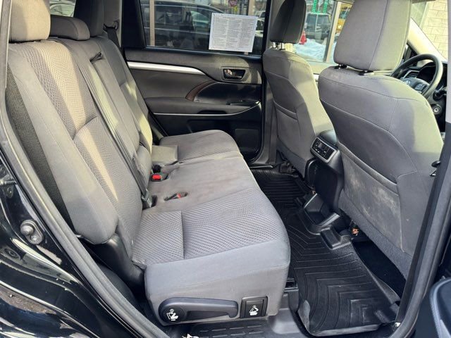 Used 2015 Toyota Highlander LE image 32