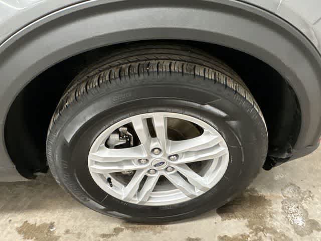 Used 2024 Ford Explorer XLT w/ Equipment Group 202A AWD/4WD image 5