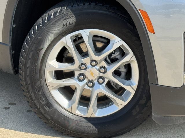 Used 2023 Chevrolet Traverse LS FWD image 36