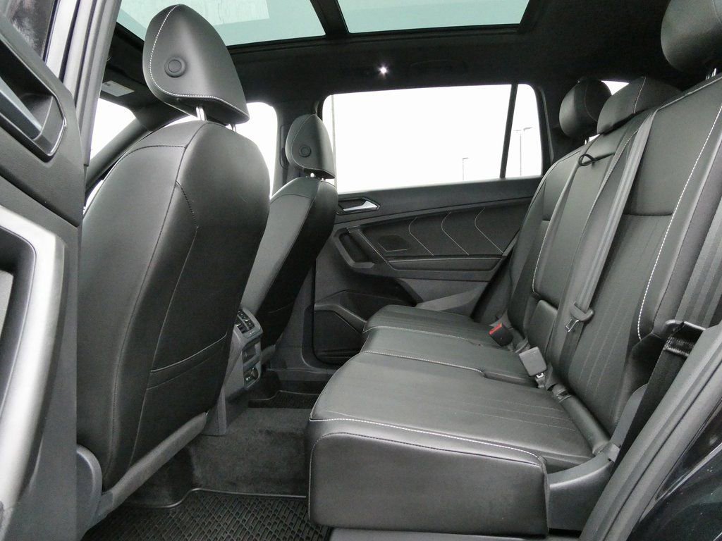 Used 2024 Volkswagen Tiguan SE R-Line image 14