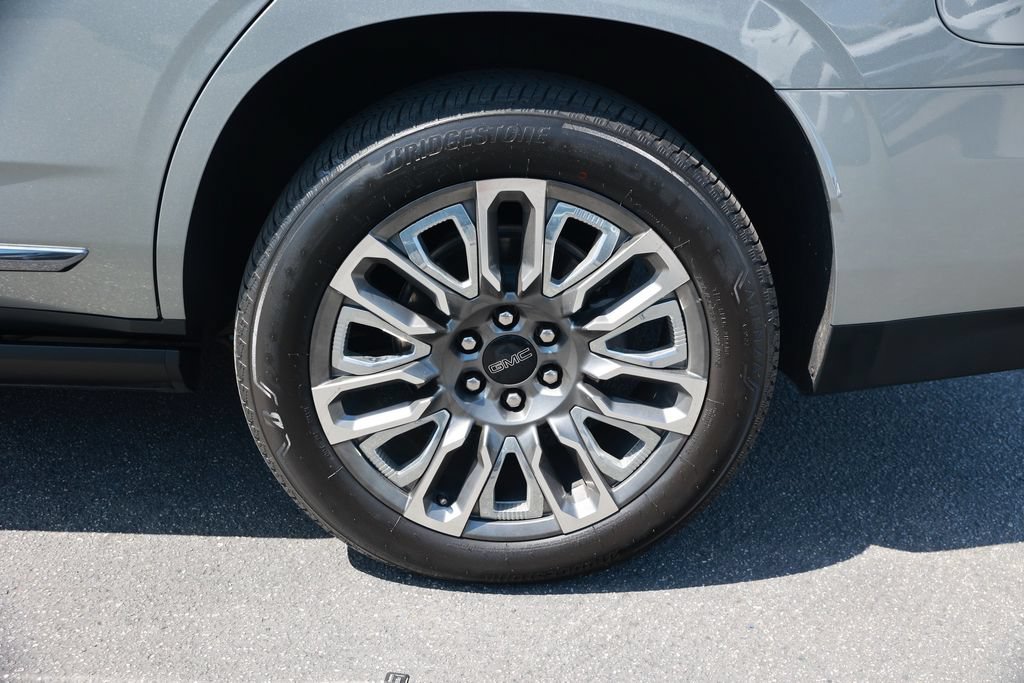 Used 2023 GMC Yukon Denali Ultimate AWD/4WD image 10