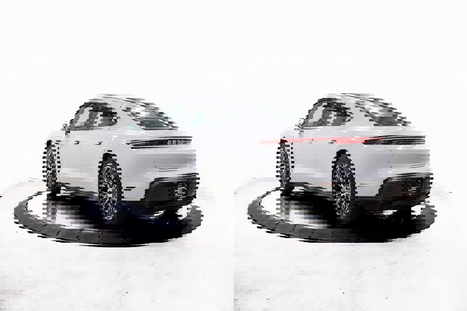 Certified 2025 Porsche Taycan image 3