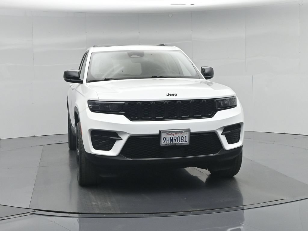 Used 2023 Jeep Grand Cherokee Laredo AWD/4WD image 58