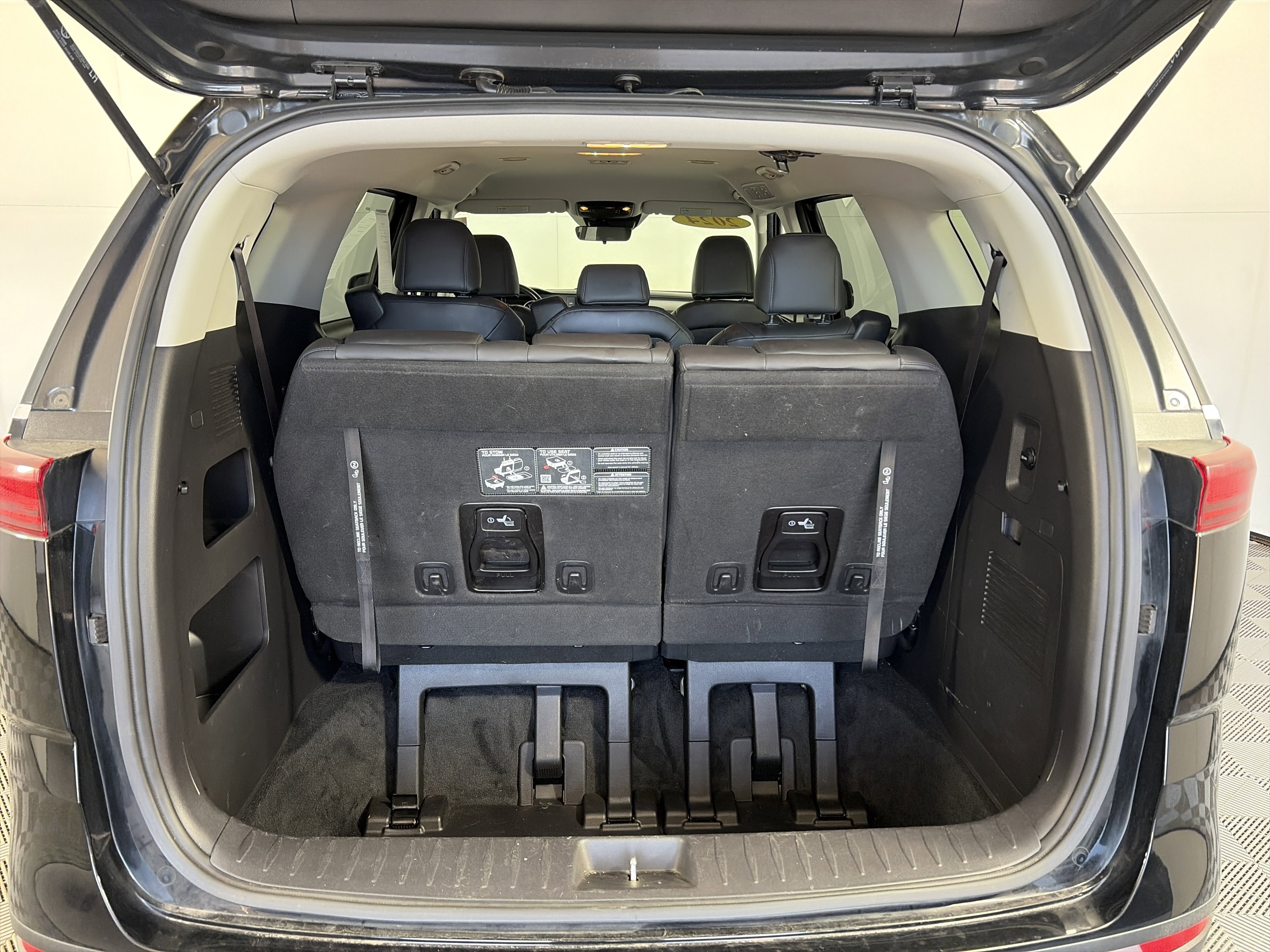 Used 2024 Kia Carnival LX image 21