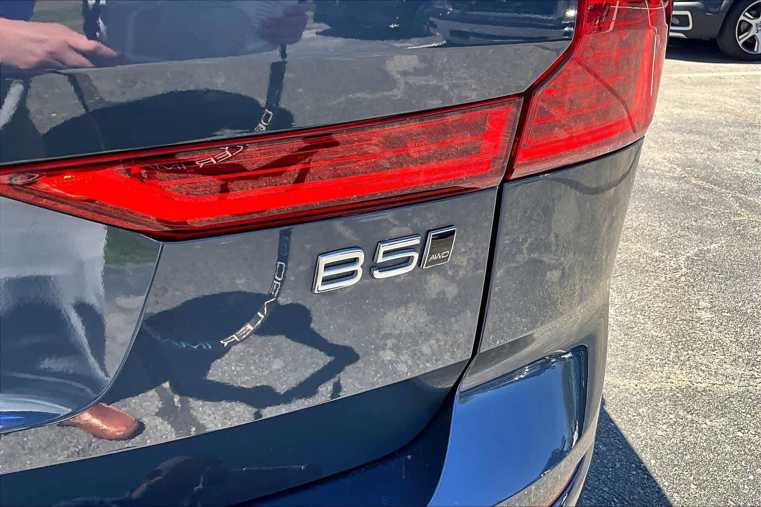 Used 2025 Volvo XC60 B5 Plus AWD/4WD image 10